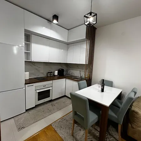 Secret View Modern Cozy Urban Garden Apartment *