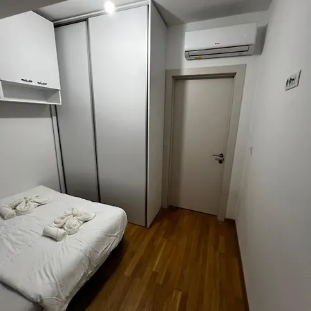 Apartment Secret View Modern Cozy Urban Garden Skopje