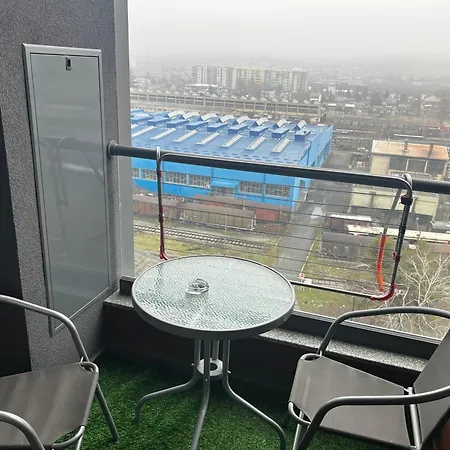 Secret View Modern Cozy Urban Garden Apartment *